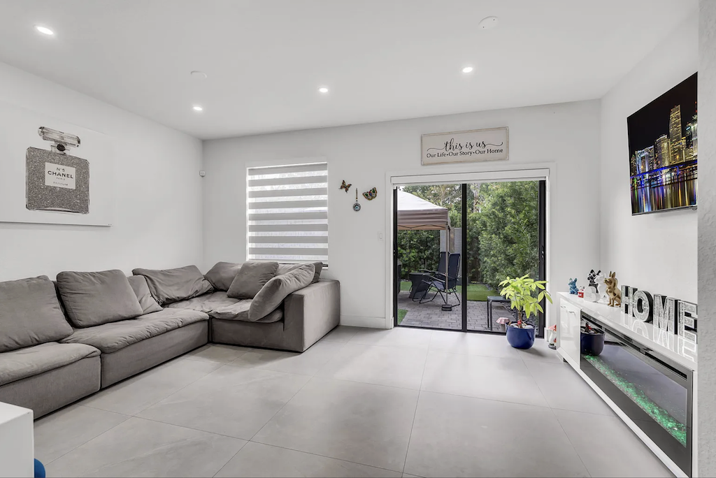 14782 SW 181st Ter, Miami, FL 33187