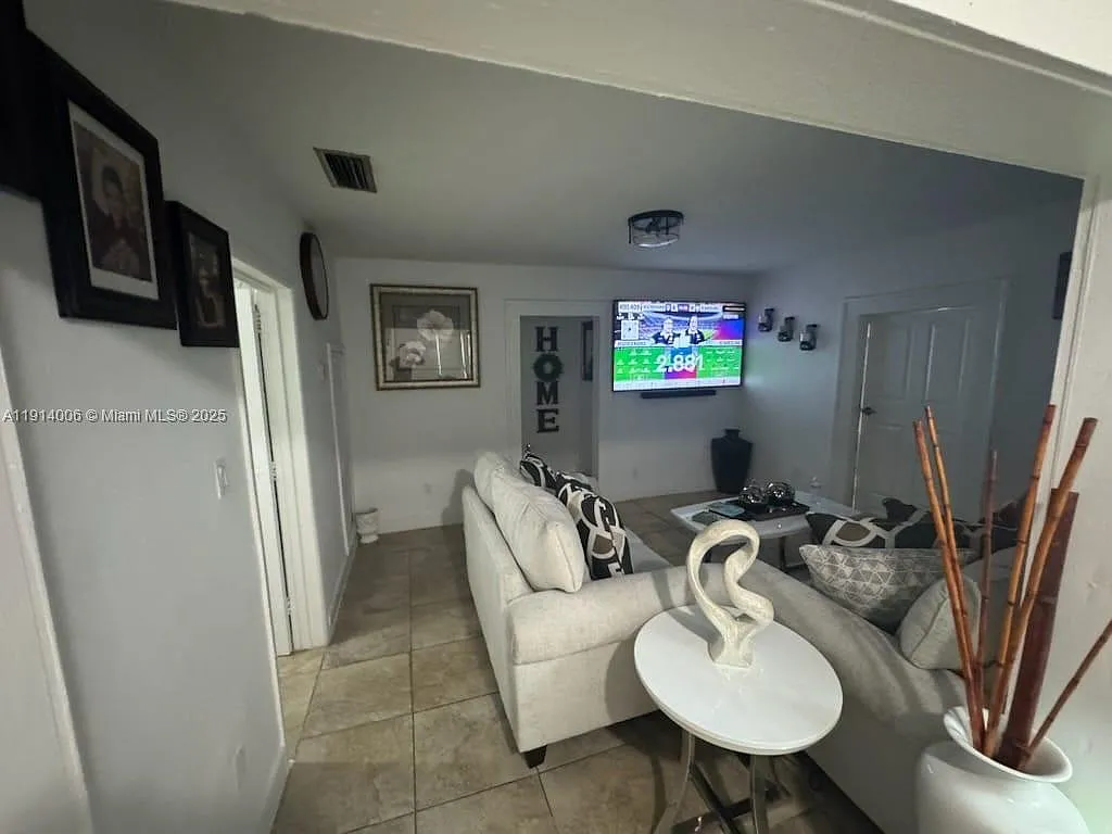 1847 NW 18th Ave, Miami, FL 33125